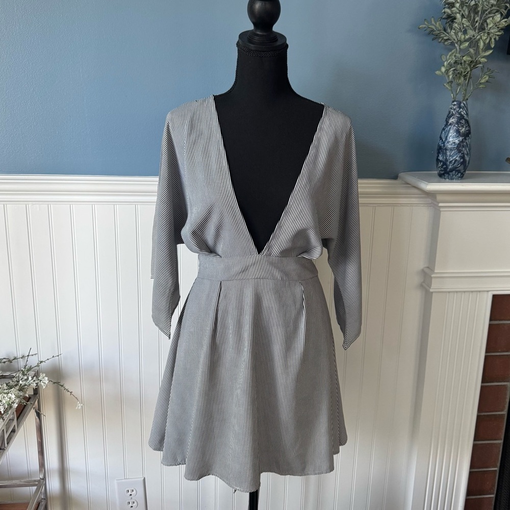 BEAUTIFUL Boutique Blush Deep V Kimono Mini Dress ~Black & White Strip~Large